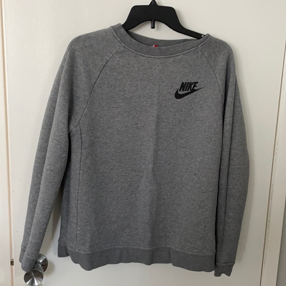 Nike Tops - Nike sweetshirt